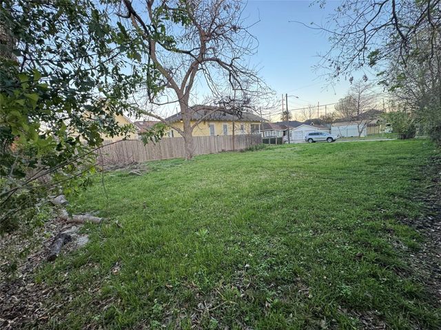 303 Bishop Street, Houston, TX 77009