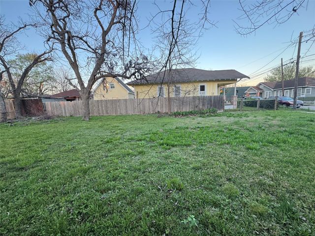 303 Bishop Street, Houston, TX 77009