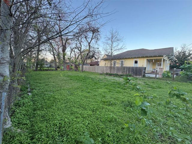 303 Bishop Street, Houston, TX 77009