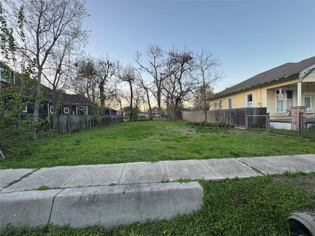 303 Bishop Street, Houston, TX 77009