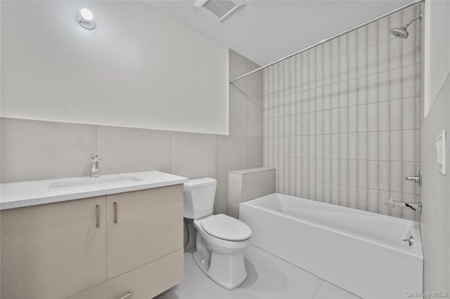 63 Dessau Circle 52, Spring Valley, NY 10977