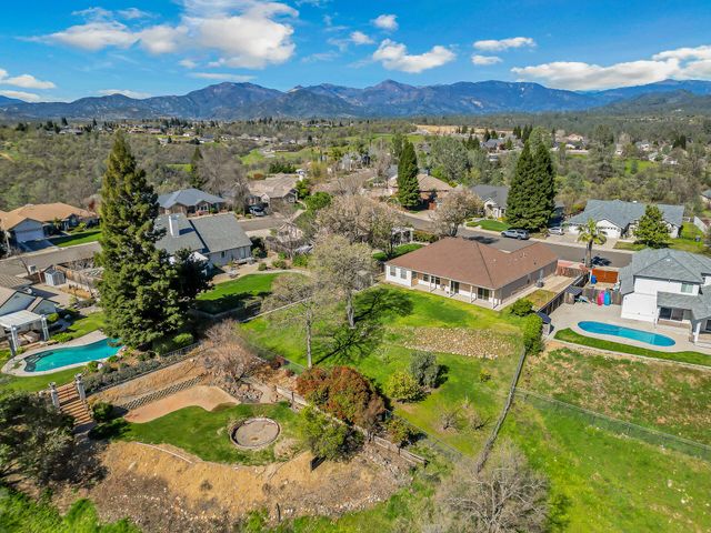 370 River Park Drive, Redding, CA 96003