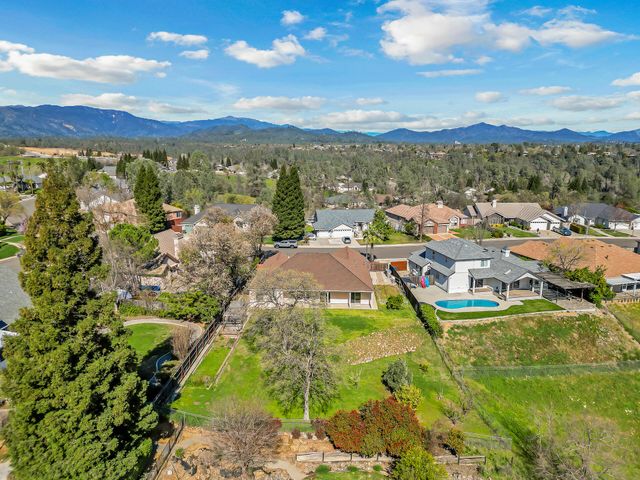370 River Park Drive, Redding, CA 96003