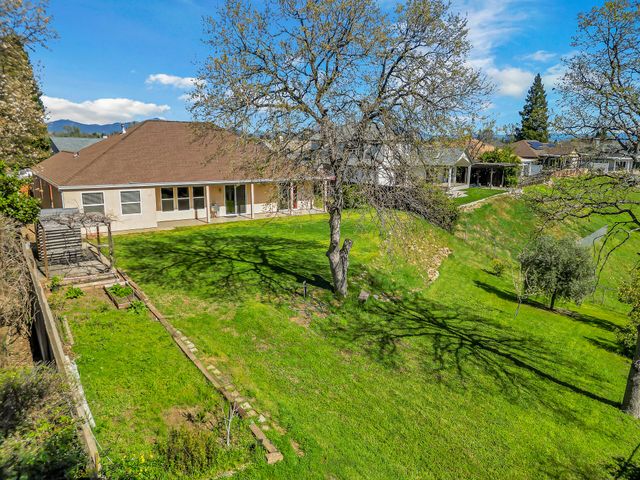 370 River Park Drive, Redding, CA 96003