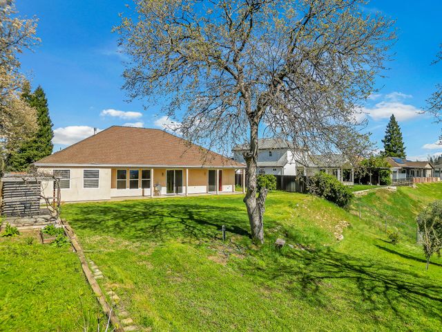 370 River Park Drive, Redding, CA 96003