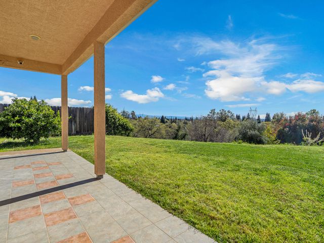 370 River Park Drive, Redding, CA 96003