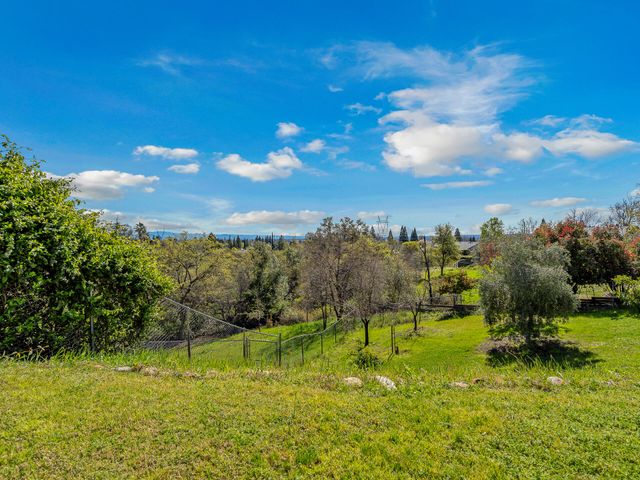 370 River Park Drive, Redding, CA 96003