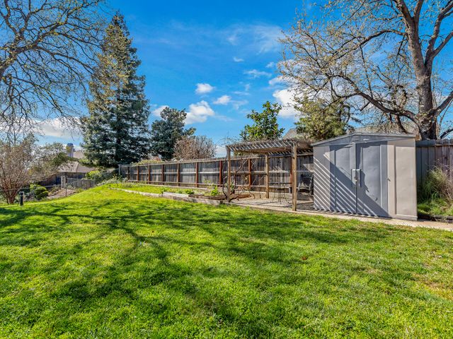 370 River Park Drive, Redding, CA 96003
