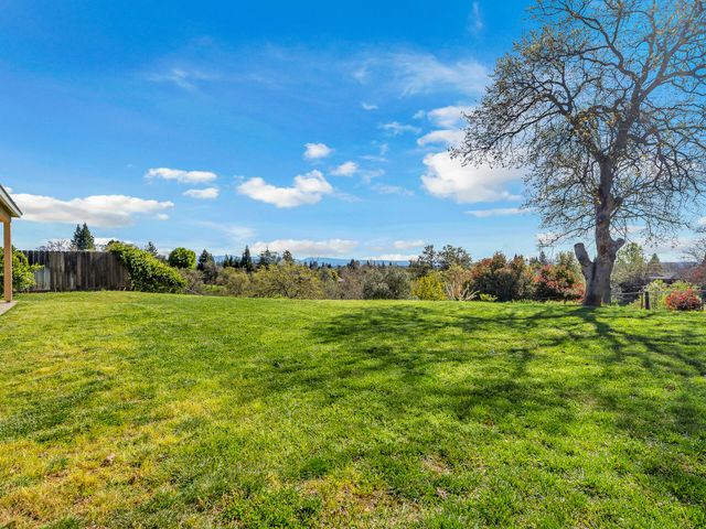370 River Park Drive, Redding, CA 96003