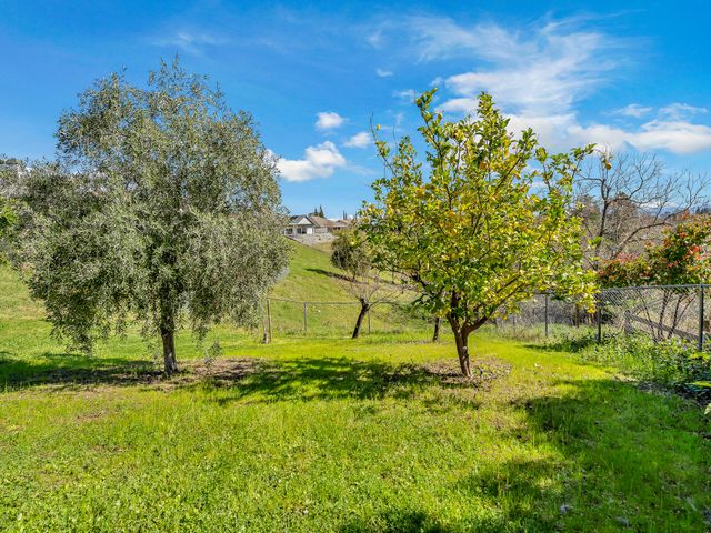 370 River Park Drive, Redding, CA 96003