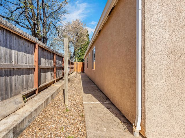 370 River Park Drive, Redding, CA 96003