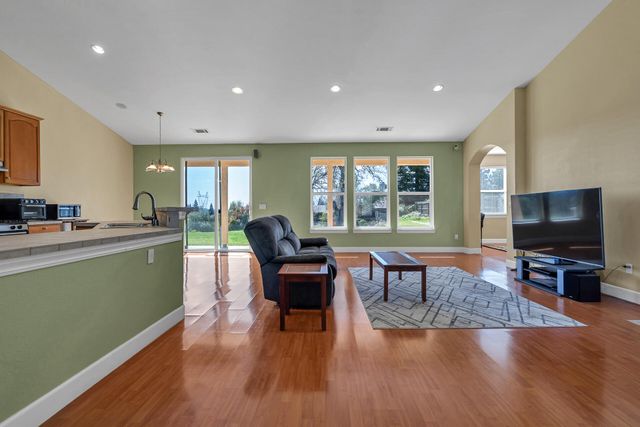 370 River Park Drive, Redding, CA 96003