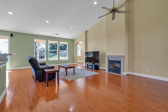 370 River Park Drive, Redding, CA 96003