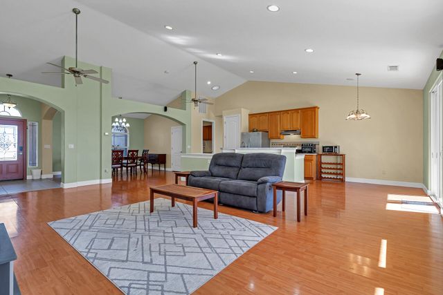 370 River Park Drive, Redding, CA 96003