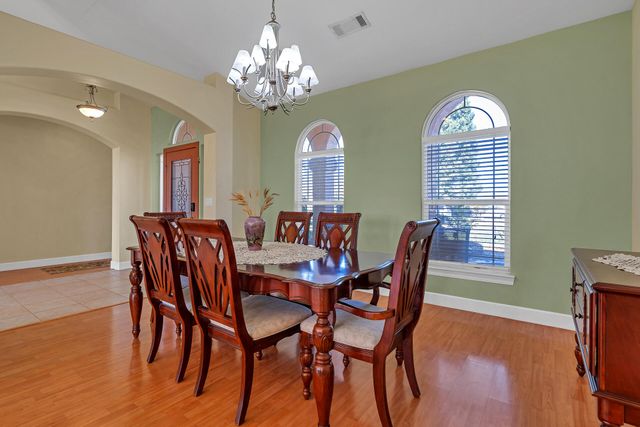 370 River Park Drive, Redding, CA 96003