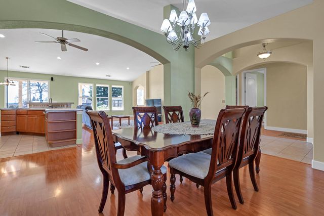 370 River Park Drive, Redding, CA 96003