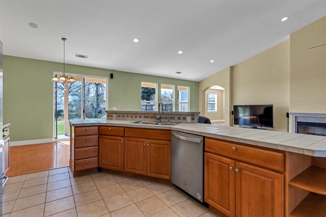 370 River Park Drive, Redding, CA 96003