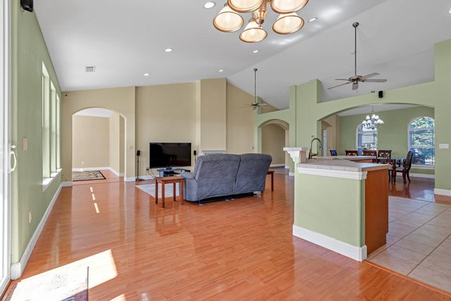 370 River Park Drive, Redding, CA 96003