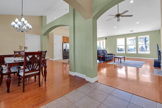 370 River Park Drive, Redding, CA 96003