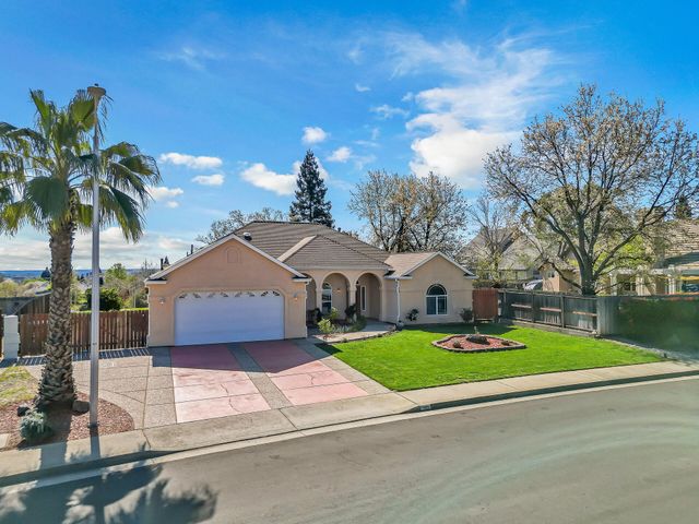 370 River Park Drive, Redding, CA 96003