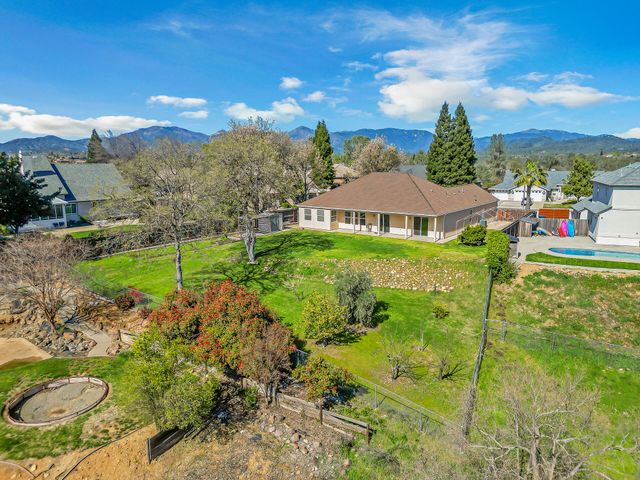 370 River Park Drive, Redding, CA 96003
