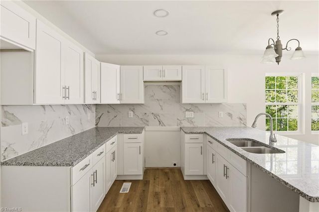 420 Bristol Street, Lexington, NC 27292