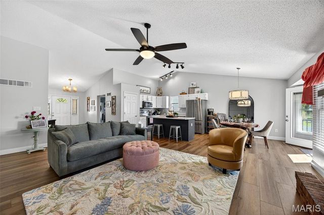 643 Country Squire Circle, St Peters, MO 63376
