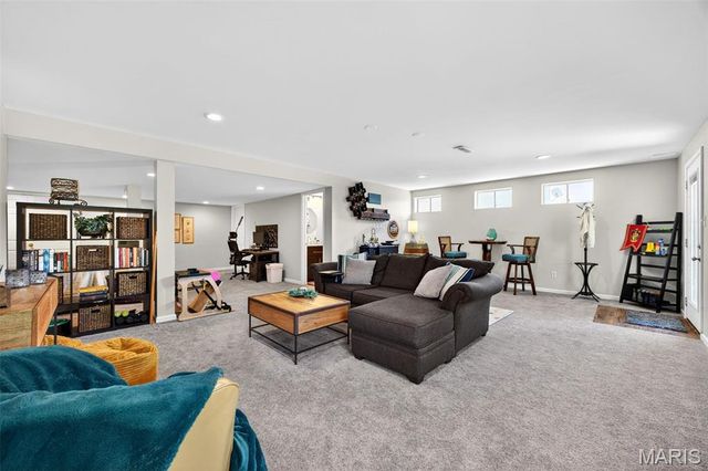 643 Country Squire Circle, St Peters, MO 63376