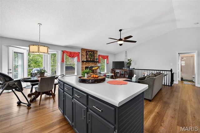 643 Country Squire Circle, St Peters, MO 63376