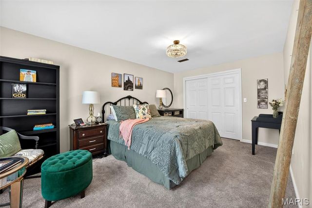 643 Country Squire Circle, St Peters, MO 63376