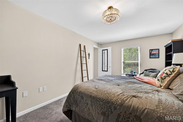 643 Country Squire Circle, St Peters, MO 63376