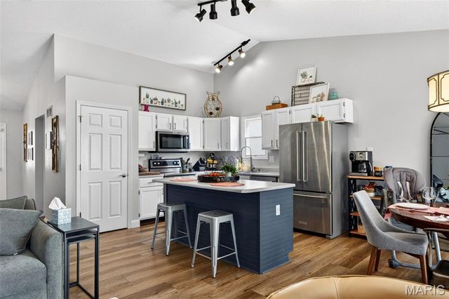 643 Country Squire Circle, St Peters, MO 63376