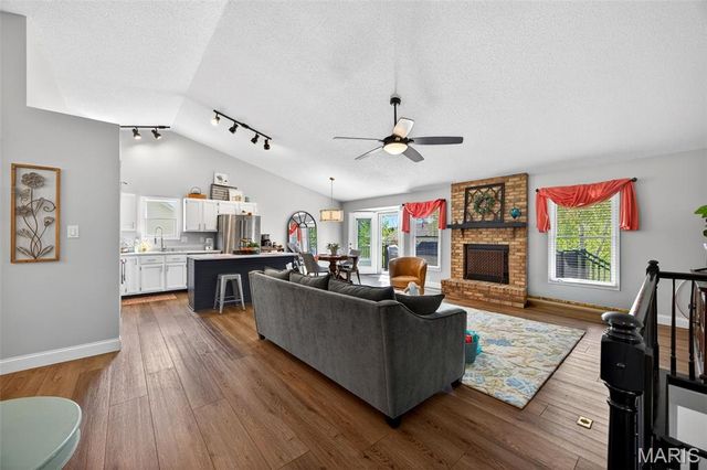 643 Country Squire Circle, St Peters, MO 63376