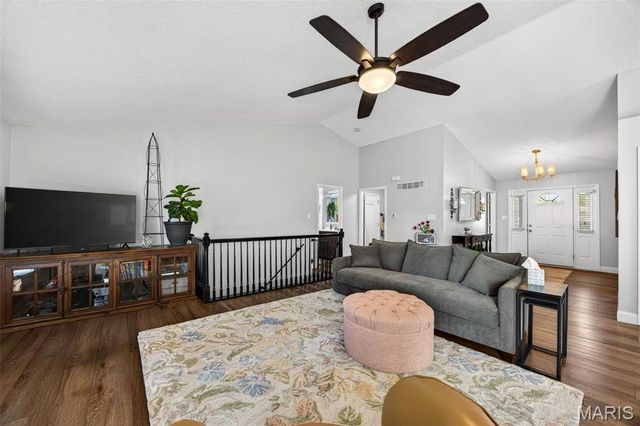 643 Country Squire Circle, St Peters, MO 63376