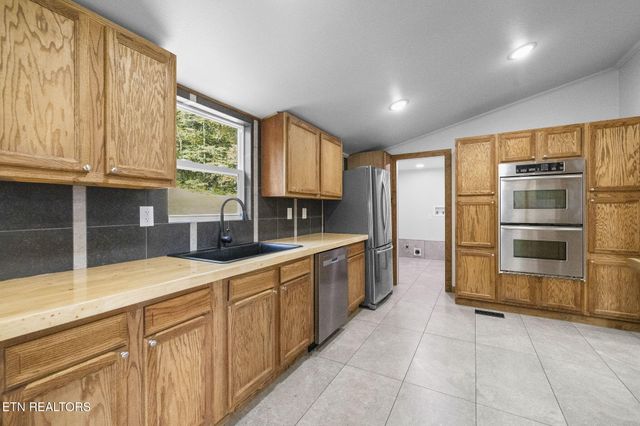 77 Hankins Lane, Pikeville, TN 37367