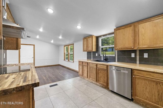 77 Hankins Lane, Pikeville, TN 37367