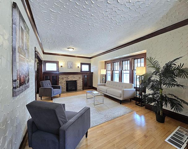 2808 N 37th STREET, Milwaukee, WI 53210