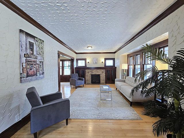 2808 N 37th STREET, Milwaukee, WI 53210