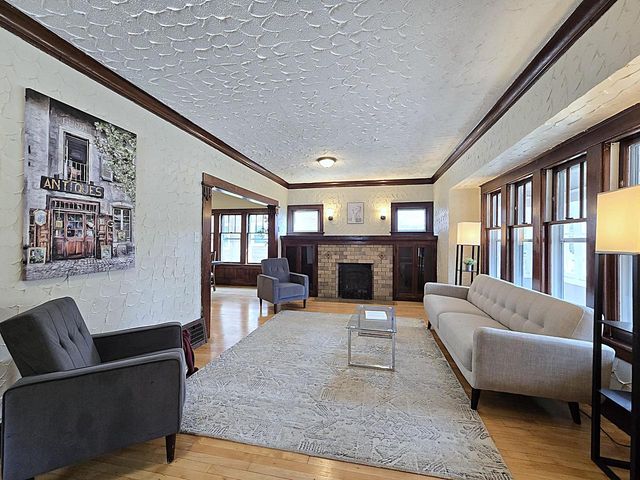 2808 N 37th STREET, Milwaukee, WI 53210