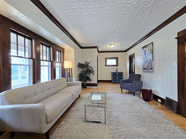 2808 N 37th STREET, Milwaukee, WI 53210