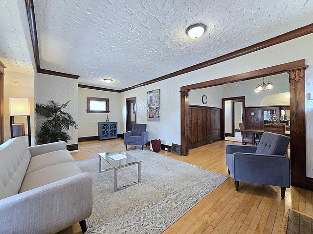 2808 N 37th STREET, Milwaukee, WI 53210