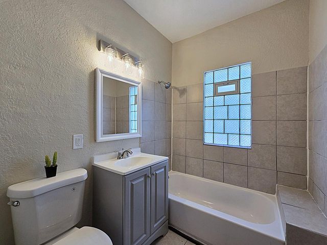 2808 N 37th STREET, Milwaukee, WI 53210