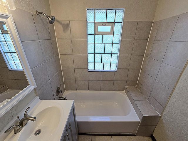 2808 N 37th STREET, Milwaukee, WI 53210