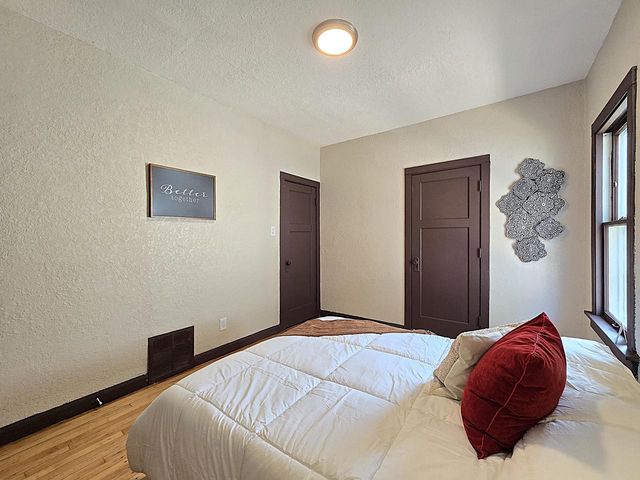 2808 N 37th STREET, Milwaukee, WI 53210