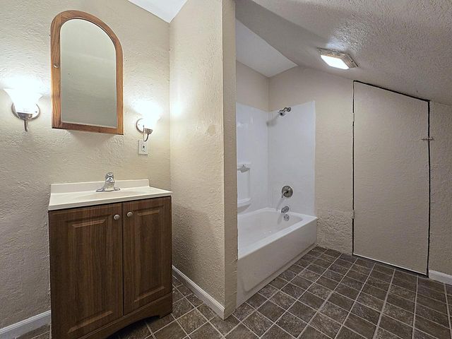 2808 N 37th STREET, Milwaukee, WI 53210