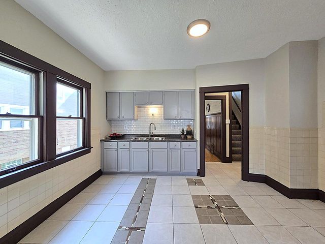 2808 N 37th STREET, Milwaukee, WI 53210
