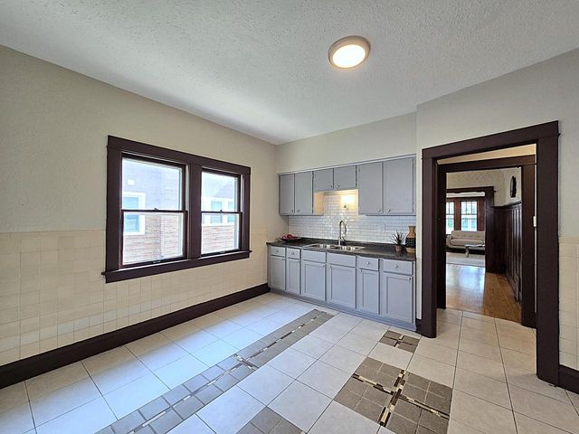 2808 N 37th STREET, Milwaukee, WI 53210
