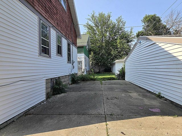 2808 N 37th STREET, Milwaukee, WI 53210