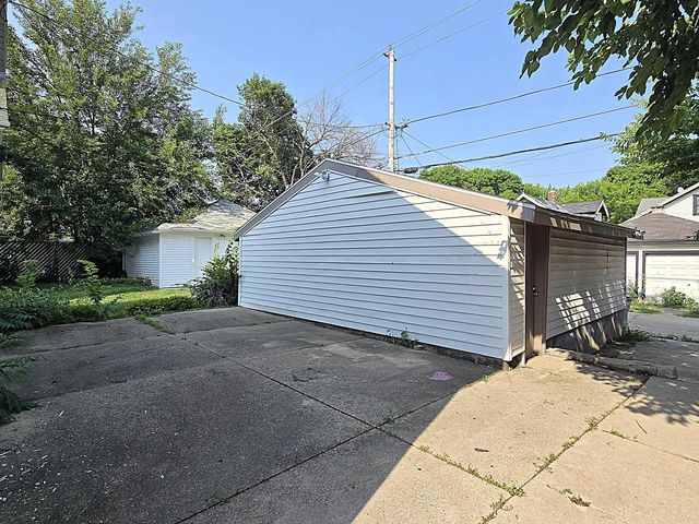 2808 N 37th STREET, Milwaukee, WI 53210