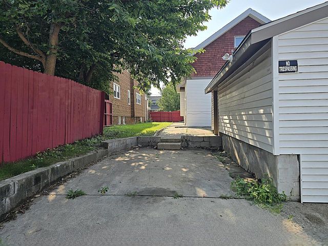 2808 N 37th STREET, Milwaukee, WI 53210